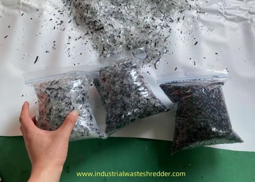 সম্পর্কে সর্বশেষ কোম্পানি খবর চামড়া গ্রাইন্ডার পিভিবি ফিল্মস ক্রাশার নমুনা, তাইওয়ান ক্লায়েন্ট আমাদের 10 মিমি সিভের টুকরো টুকরো টেস্ট করার জন্য উপকরণ পাঠান
