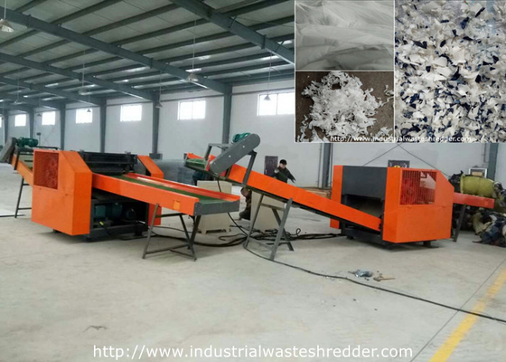 ভালো দাম চিকিত্সা প্রতিরক্ষামূলক পোশাক রাগ কাটিয়া মেশিন পিপি / এসএমএস / স্তরিত ননউভেন শ্র্রেডার অনলাইন