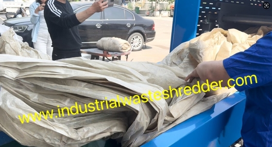 প্লাস্টিক কৃষি ফিল্ম Shredder VFD মোটর ব্লাভার ডিসচার্জ সিস্টেম,এইচডিপিই OPP ফিল্ম আকার হ্রাস সরঞ্জাম ক্ষমতা প্রতি ঘন্টায় 500kg বেশি, পিপি অ্যালুমিনিয়াম ফয়েল ক্রাশার মেশিন