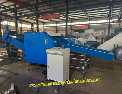 সহজ খাওয়ানো কাঠামো 1600F কার্টন কার্ডবোর্ড Shredder মেশিন সঙ্গে শক্তিশালী কাগজ Crusher এবং নিয়মিত নিষ্কাশন আকার
