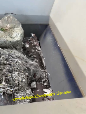 কাগজ কল অ্যালুমিনিয়াম ফিল্ম স্ক্র্যাপ Shredder মেশিন উচ্চ দক্ষতা অ্যালুমিনিয়াম ফিল্ম বর্জ্য জন্য Shredder কাগজ কল ভারী দায়িত্ব ক্ষমতা প্রতি ঘন্টায় 1000kg